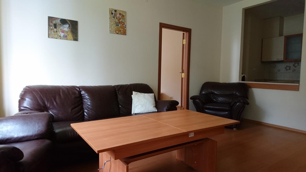 Tes Flora Apartment *